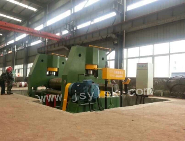 大型上輥萬能式卷板機(jī)