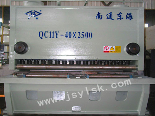 QC11Y-40*2500液壓閘式剪板機(jī)
