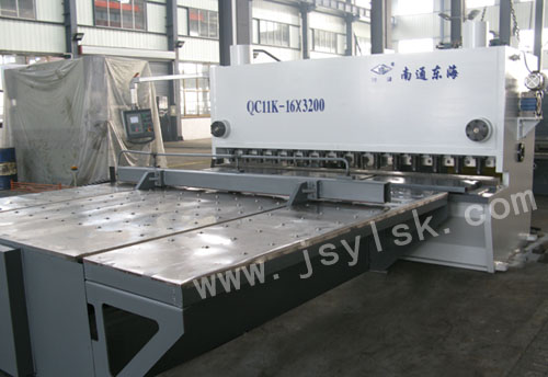 QC11K-16*3200數(shù)控閘式剪板機(jī)