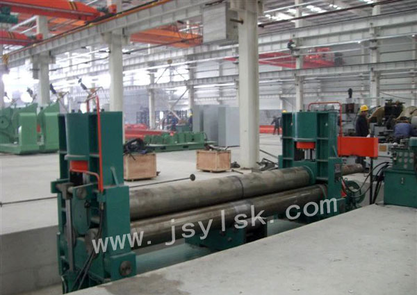 液壓三輥對(duì)稱式卷板機(jī)