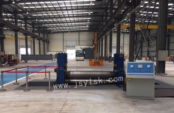 中小型上輥萬(wàn)能式卷板機(jī)