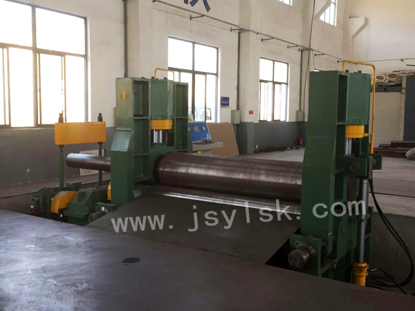 中小型上輥萬(wàn)能式卷板機(jī)