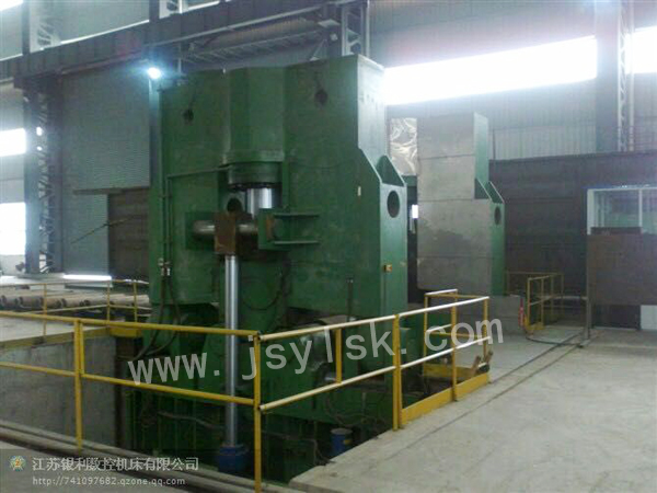 大型上輥萬能式卷板機(jī)