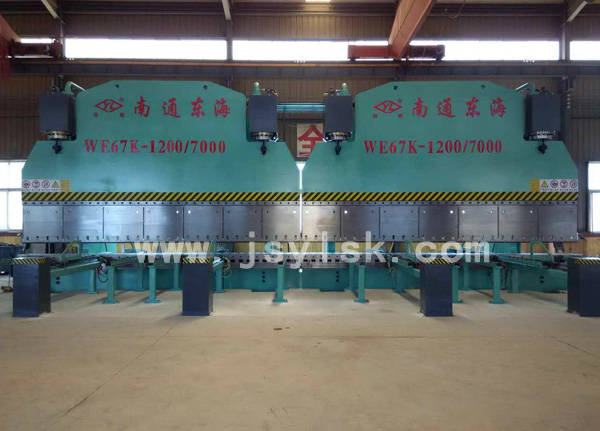 WC67Y/E系列雙機(jī)聯(lián)動(dòng)折彎機(jī)