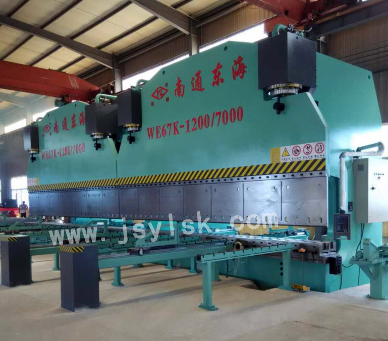 WC67Y/E系列雙機(jī)聯(lián)動折彎機(jī)