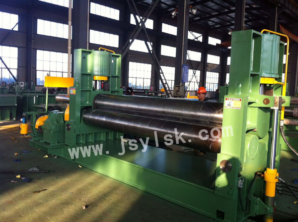 液壓三輥對(duì)稱式卷板機(jī)