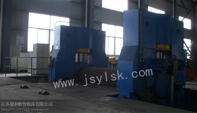 大型上輥萬能式卷板機(jī)