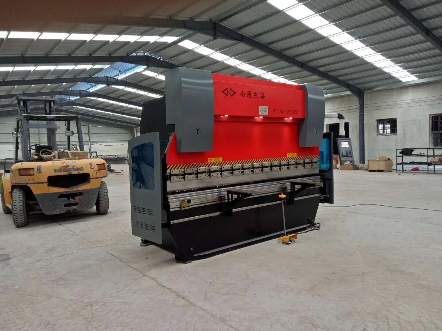 東海數(shù)控折彎機(jī)