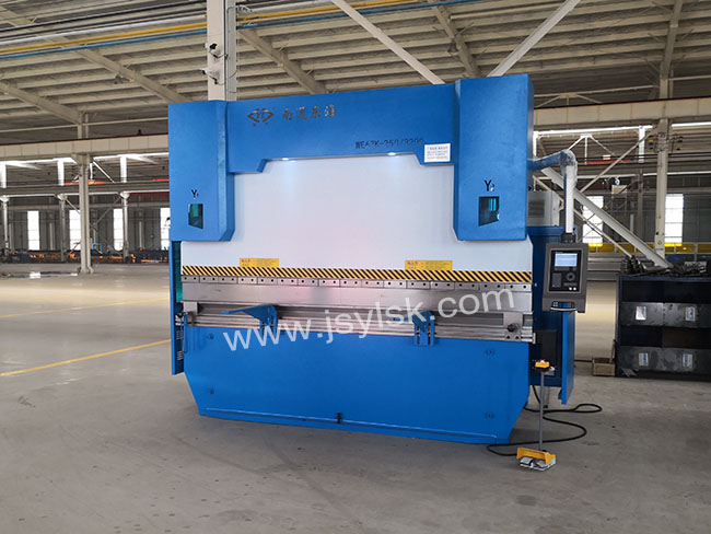 WE67K-250/3200數(shù)控折彎?rùn)C(jī)